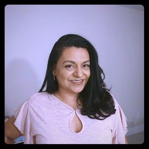 Meet your Posher, Claudia